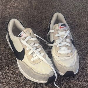 Nike White and Black Sneakers